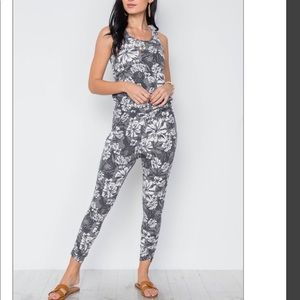 🌸DHARANI GREY WHITE FLORAL PRINT KNIT JUMPSUIT🌸